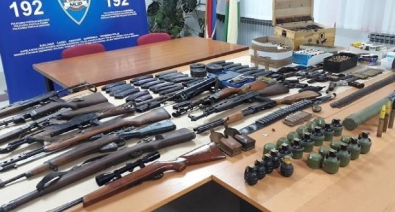 Xorvatiyada polis əməkdaşları 81 yaşlı qocanın evində silah arsenalı aşkarlayıb