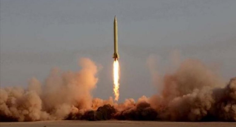 İran yeni raketini sınaqdan keçirdi