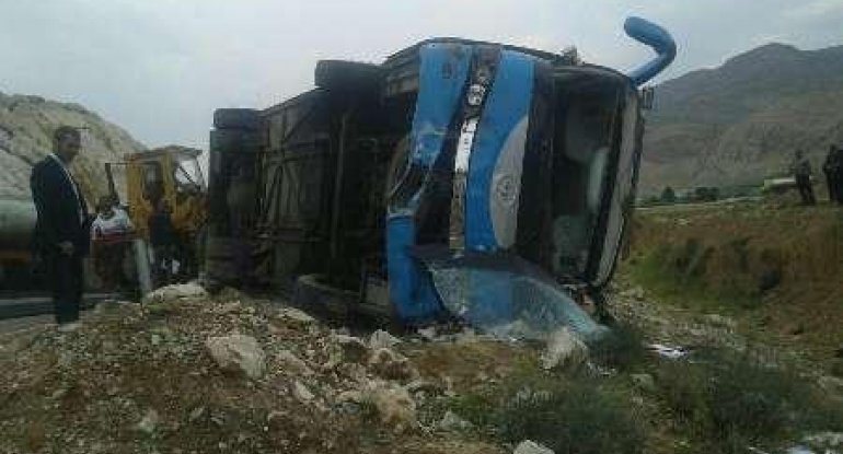 İranda avtobus aşdı, yaralananlar var
