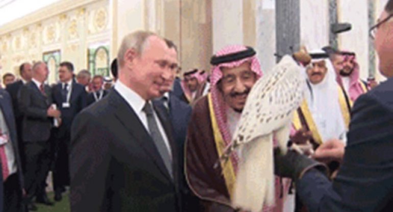 Putindən krala qeyri-adi hədiyyə