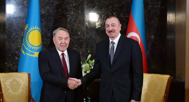 İlham Əliyev Nazarbayevlə görüşüb