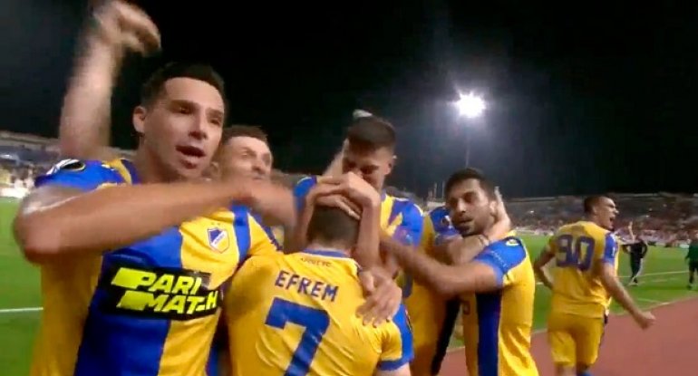 APOEL-in futbolçularından qol sevinci zamanı qeyri-etik hərəkət