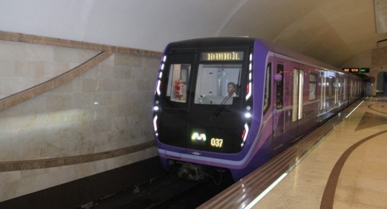 Bakı metrosunda yenə problem yarandı, qatarlar gecikdi