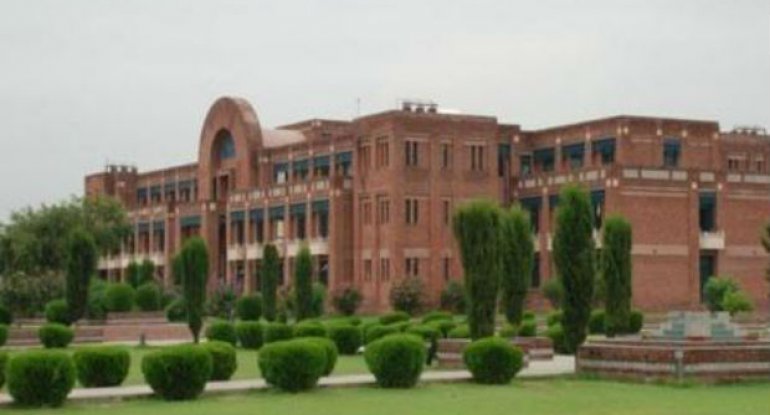Pakistan universitetində qanlı qarşıdurma