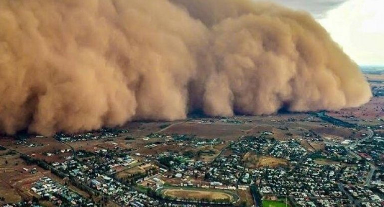 Güclü toz fırtınası və yağış Avstraliyanı ağuşuna alıb
