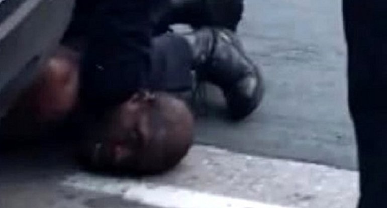 ABŞ polisi qaradərilini boğaraq öldürdü