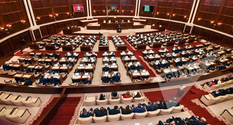 Milli Məclisin yaz sessiyasının sonuncu plenar iclası başlayıb