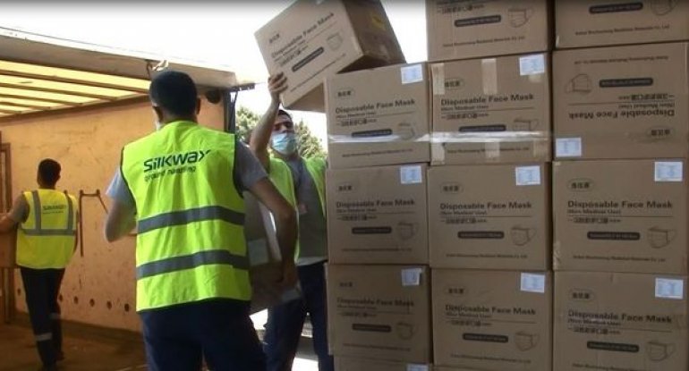 İsveçrəli iş adamı Sumqayıta 1 milyon tibbi maska göndərdi