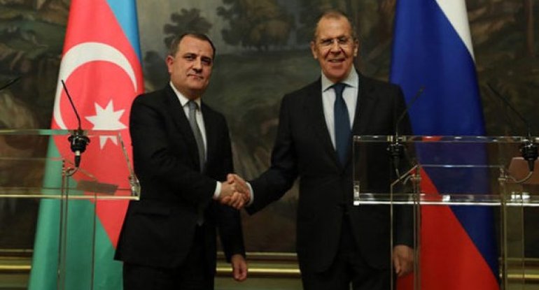 Ceyhun Bayramovla Lavrov cəbhədəki vəziyyəti müzakirə etdi