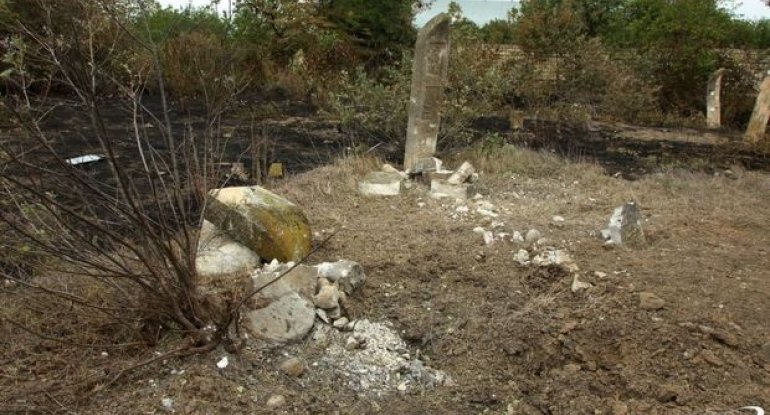 Ermənilər Ağcabədidə kənd qəbiristanlığını artilleriya atəşinə tutub - FOTO