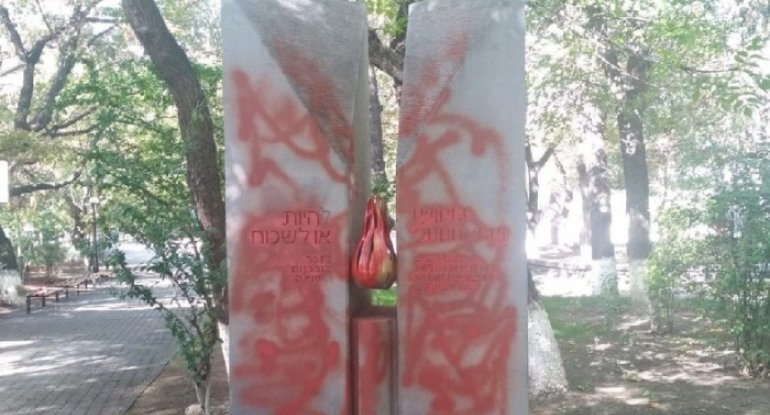 Ermənilər Holokost abidəsini təhqir etdi -xa0FOTO