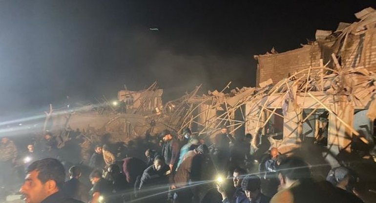 Gəncədə raket zərbəsinə məruz qalan ahıl qadın: “Ev uçdu altında qaldıq...