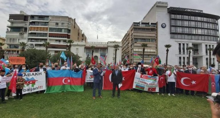 İzmirdə yaşayan soydaşlarımız Gəncədə törədilən terror aktlarına etiraz edib - FOTO