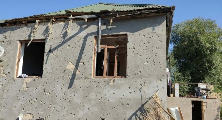 Ermənilərin atəşi nəticəsində evinə mərmi düşən Ağcabədi sakini yaralanıb