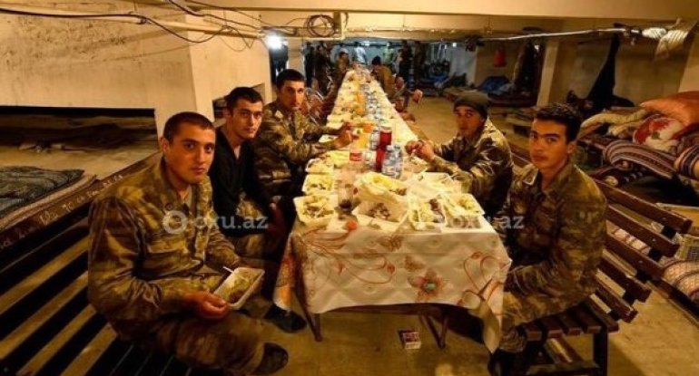 Azərbaycan əsgəri cəbhə xəttində Müstəqillik Gününü qeyd edir - FOTOREPORTAJ