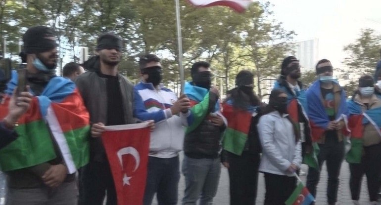 Azərbaycanlı gənclər Nyu-Yorkda etiraz aksiyası keçiriblər - FOTOLAR
