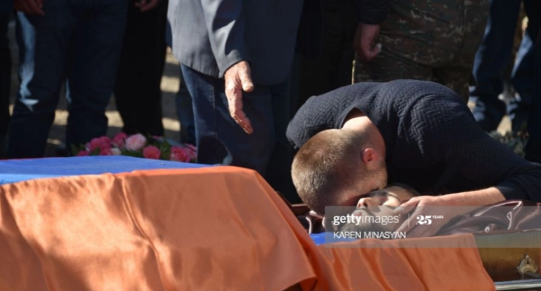 Ermənilər Qarabağda məhv edilən əsgərlərini kütləvi şəkildə dəfn edir -xa0FOTO