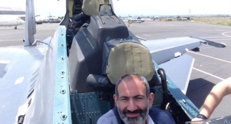 Paşinyanın selfi çəkdirdiyi hərbi texnikalar bir-bir məhv edilir - FOTO