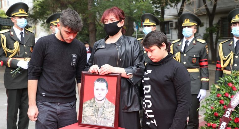 Azərbaycan Ordusunun şəhid hərbçisi Dmitri Solntsev dəfn edilibxa0- FOTO + YENİLƏNİB