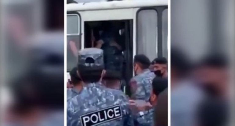 Erməni gənclər döyüşdən qorxur, hökumət onları zorla cəbhəyə göndərir - VİDEO