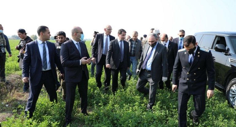 Hikmət Hacıyev diplomatlara həmrəyliyə görə təşəkkür etdi