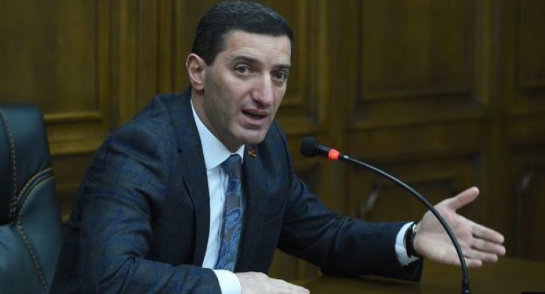 Erməni deputatdan ETİRAF: “Ordumuzun silahı, forması və yeməyi yoxdur”