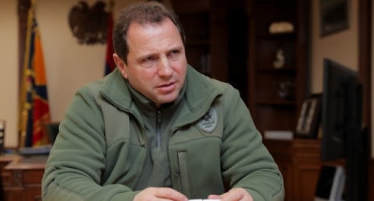 Ermənistanda müdafiə naziri ilə general əlbəyaxa oldu