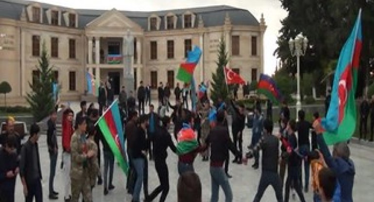 Şuşanın azad edilməsi xəbəri Kürdəmirdə böyük sevinc hissi ilə qarşılanıb - FOTOLAR