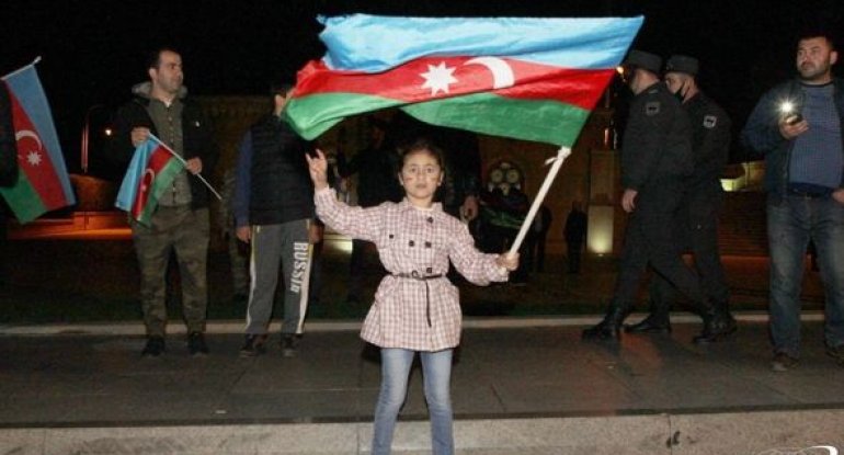 Zəfər xəbəri ilə açılan xoş müjdəli günə doğru... - FOTOREPORTAJ
