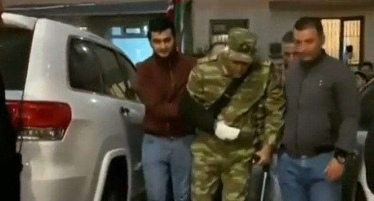 Yaralı zabitimiz alqışlarla evinə qayıtdı - VİDEO