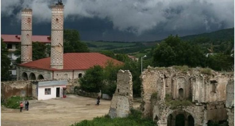 28 ildən sonra Şuşaya girən ilk azərbaycanlı qadınxa0— FOTOLAR