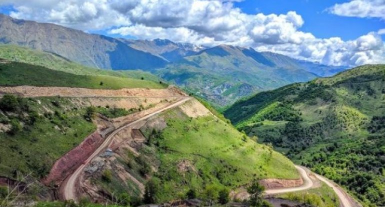 Kəlbəcəri tərk edən ermənilər ağacları da kəsib özləri ilə aparırlar - FOTO