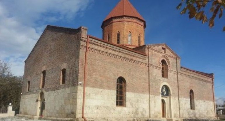 Azərbaycan kilsələri tikir, Ermənistan məscidlərdə donuz saxlayır - ŞƏRH