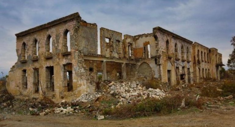 Ağdamda gördüyü mənzərə dünya şöhrətli fotoqrafı dəhşətə gətirdi - FOTO