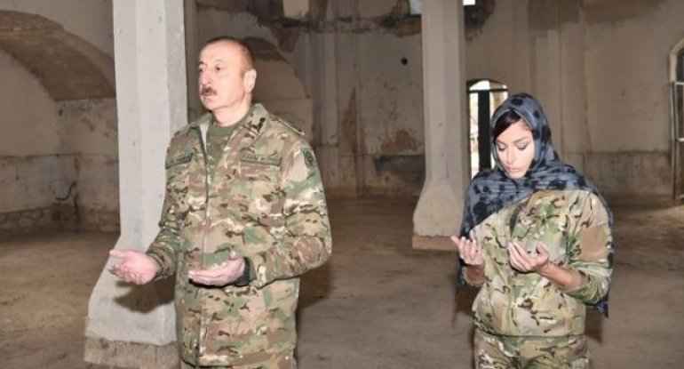 Prezident İlham Əliyev və Birinci vitse-prezident Mehriban Əliyeva Ağdam məscidində olublar - FOTO/VİDEO