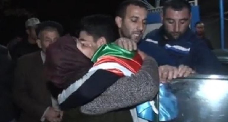 Cəlilabad sakinləri qaziləri qarşılayır - FOTO