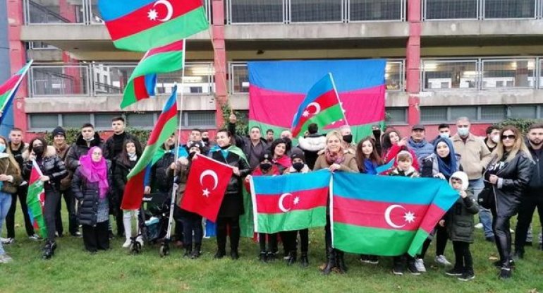 Almaniyada ordumuzun tarixi qələbəsi münasibəti ilə aksiya keçirilib - FOTO