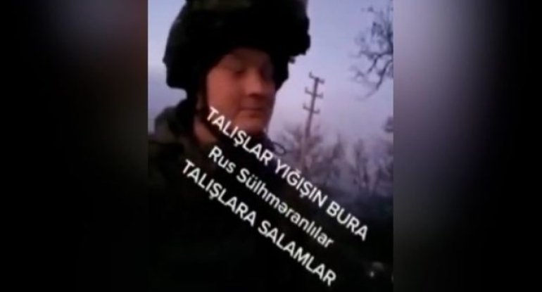 Azərbaycanlı əsgər rusiyalı sülhməramlıya dilimizi öyrədir - VİDEO