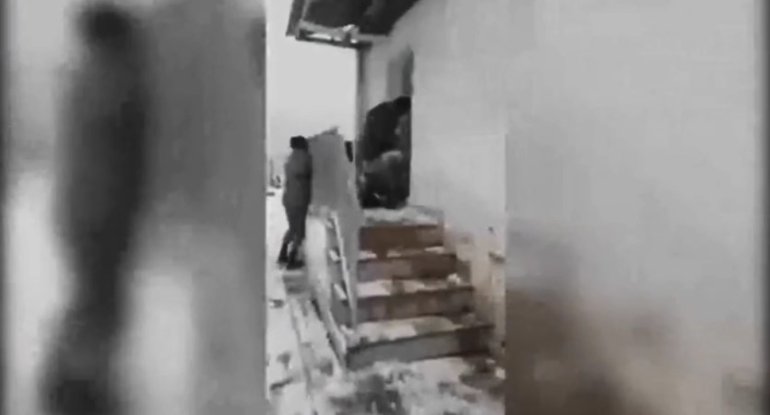 Tarix yazan hərbçilərimizin Şuşada qartopu əyləncəsi - VİDEO