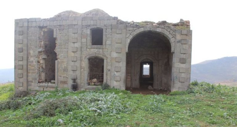 Ermənilər daha bir tarixi məscidimizi tövləyə çevirdi - FOTO
