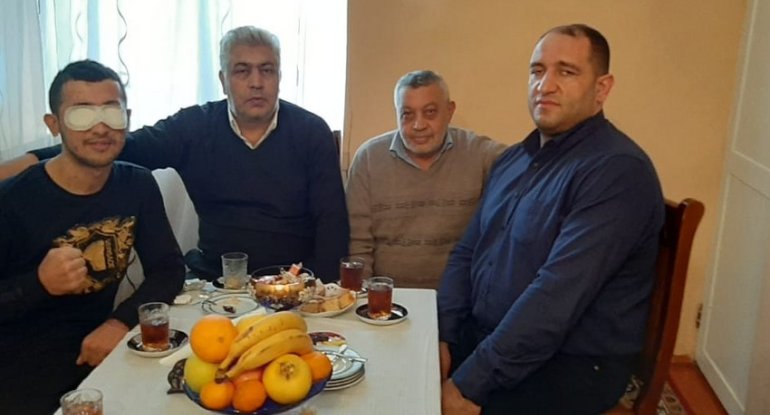 İlham Zəkiyev gözlərini itirən qazi ilə görüşüb