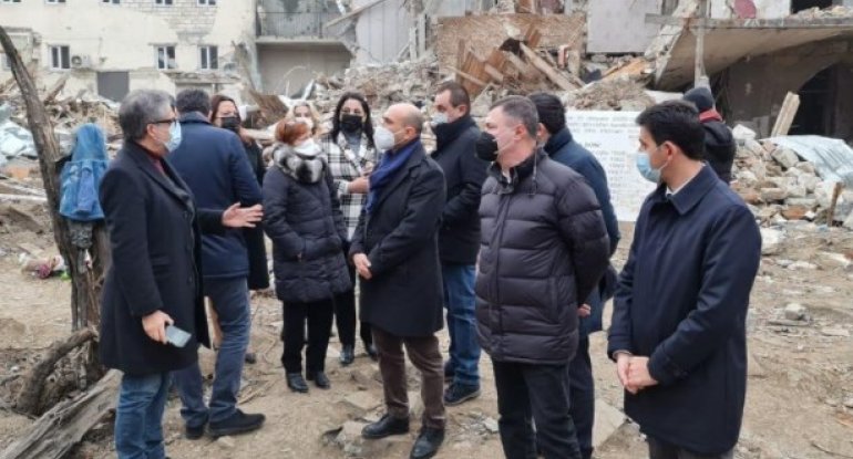 İtaliya deputatları Gəncədə Ermənistanın hərbi cinayətləri ilə tanış olublar - FOTO