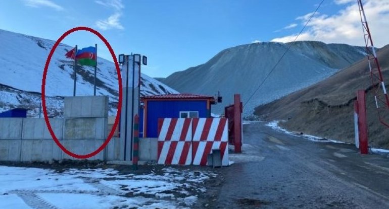Görüntülər erməniləri dəli etdi - Mübahisəli ərazidə Azərbaycan və Türkiyə bayraqları yanaşı asıldı - FOTO