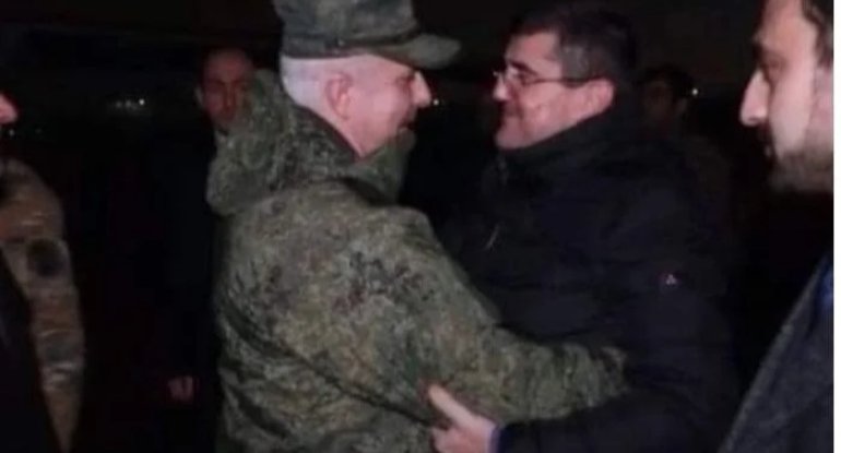 Terrorçunu bağrına basan sülhməramlıxa0— VİDEO