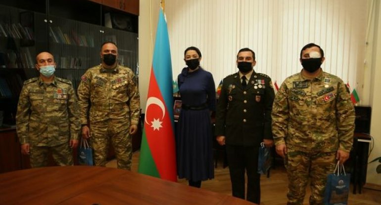 Ombudsman qazilərlə görüşdü