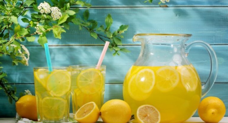 Limonlu suyun faydalı xüsusiyyətləri AÇIQLANDI