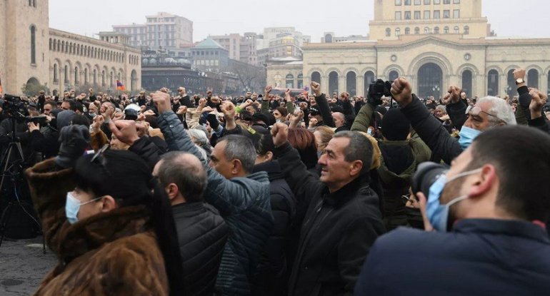 Ermənistan parlamentinin qarşısında etiraz aksiyası keçirilir