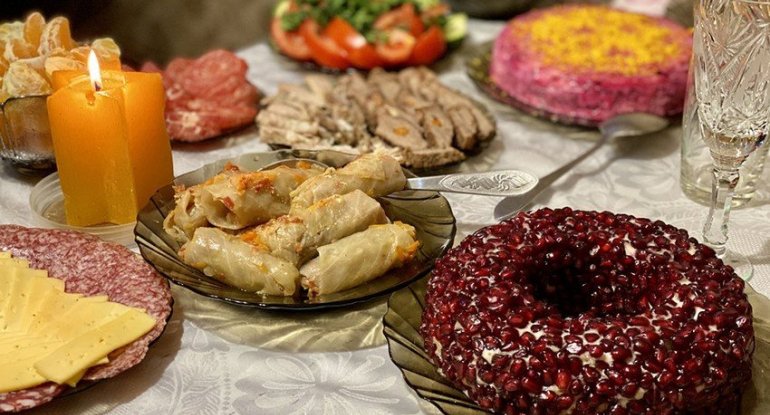 Bayramdan qalan bayat qidalar təhlükəlidir - Bu salatlar mikrob yuvasıdır