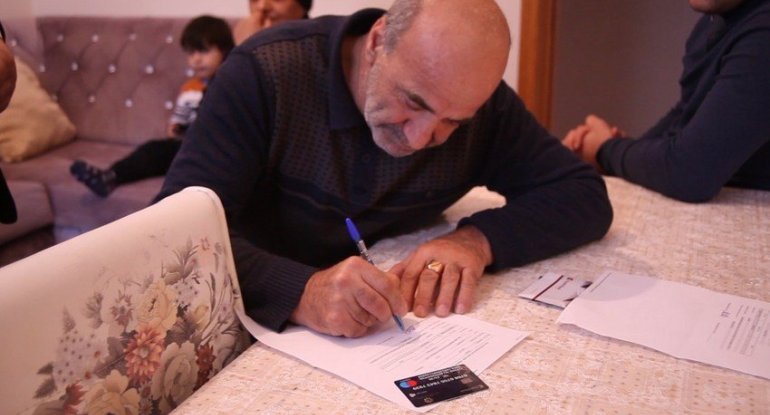 Daha bir şəhid ailəsinə təqaüd kartı təqdim edildi