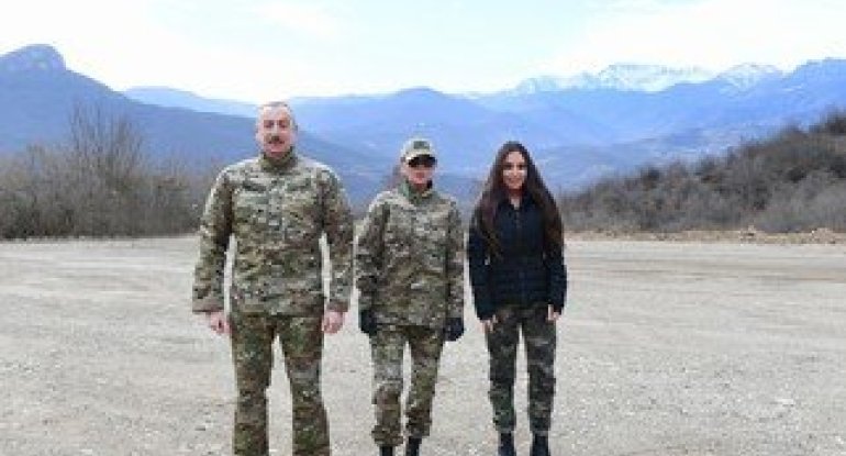İlham Əliyev Büllbülün ev muzeyini ziyarət edib